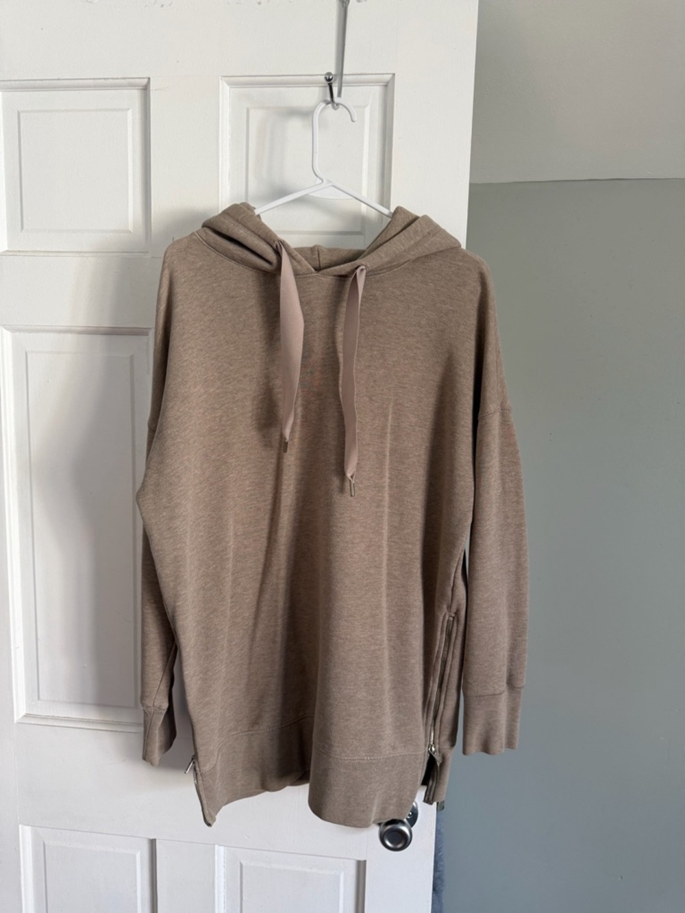 Aerie Taupe/ Brown Oversized Hoodie w/ Ribbon